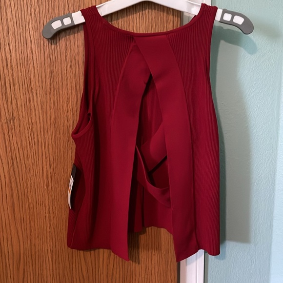NWT Rachel Roy ruby red crop top with beautiful open back size small viscose - Picture 4 of 4